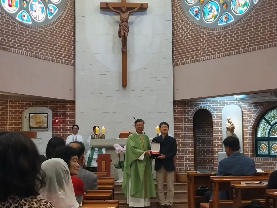 20251026제13대 사목회장 감사패수여1.jpg