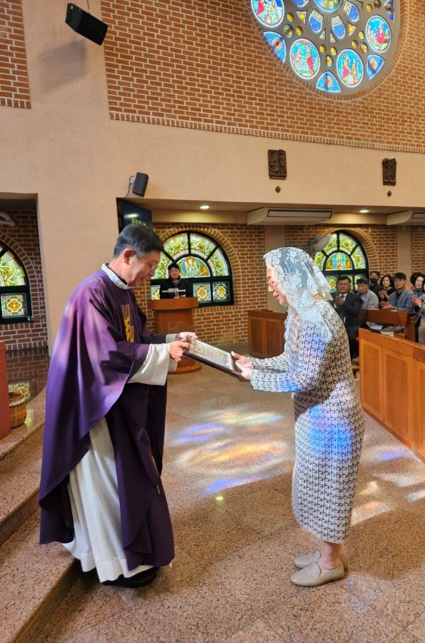 20251102 성경필사 축북장 수여1.jpg