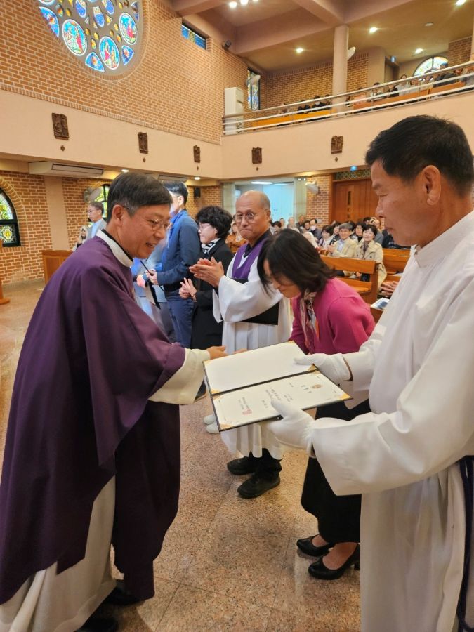 20251102 제14대 사목위원 임명장수여3.jpg