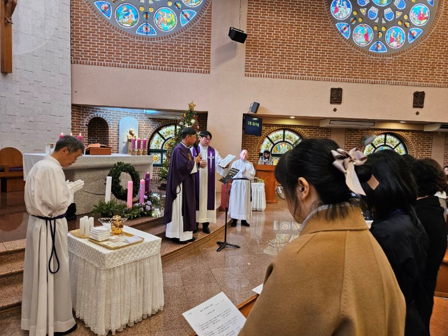 20251207세례식5.jpg
